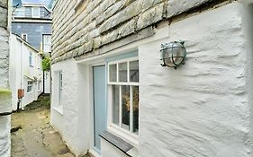 Moll'S Yard
